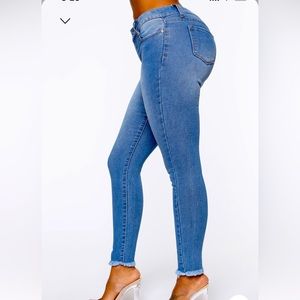 NWT Women’s ankle skinny jeans